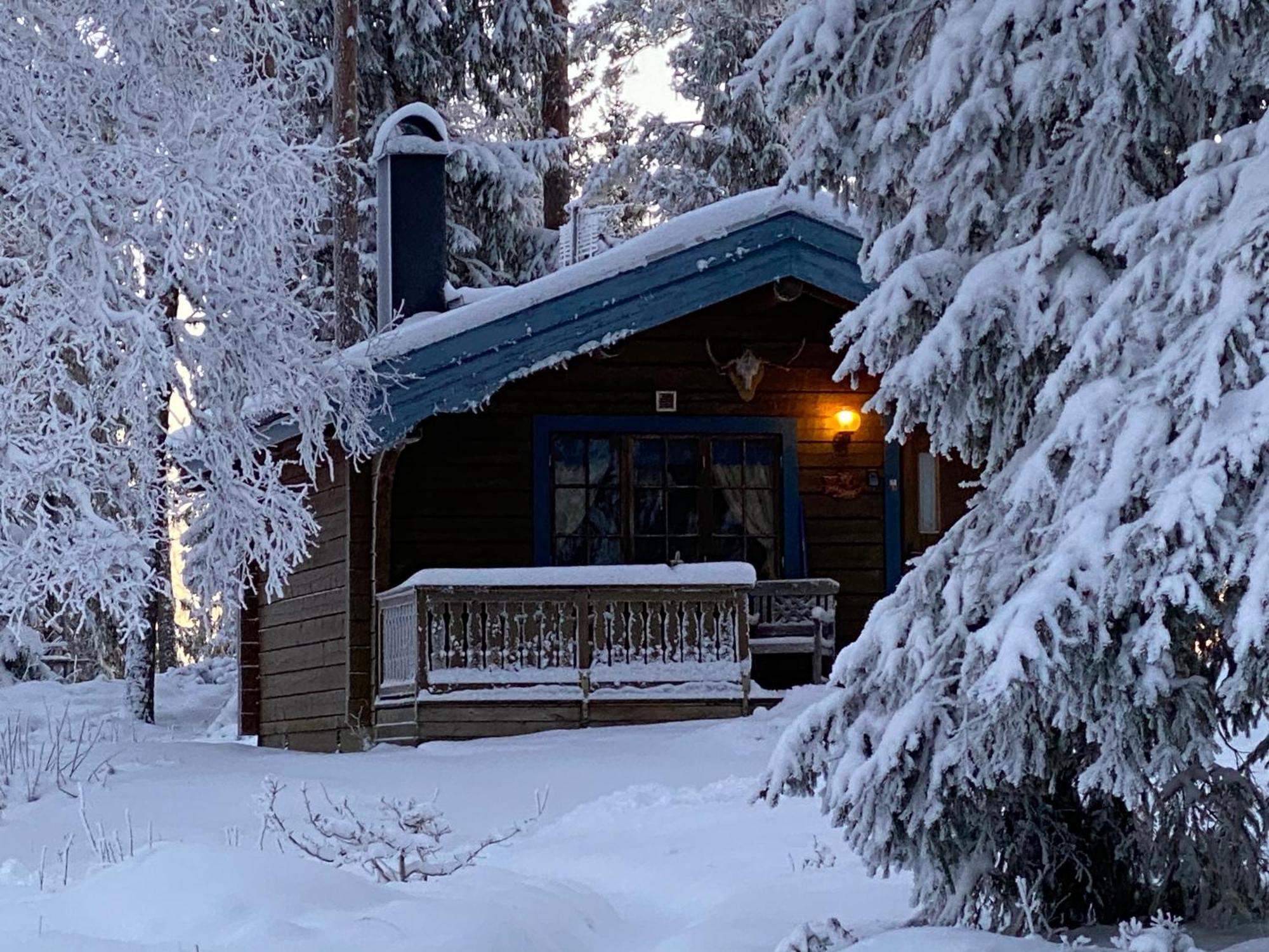 Timrad Stuga I Kanten Av Skogen Med Spa Moejlighet Mullsjo Luaran gambar