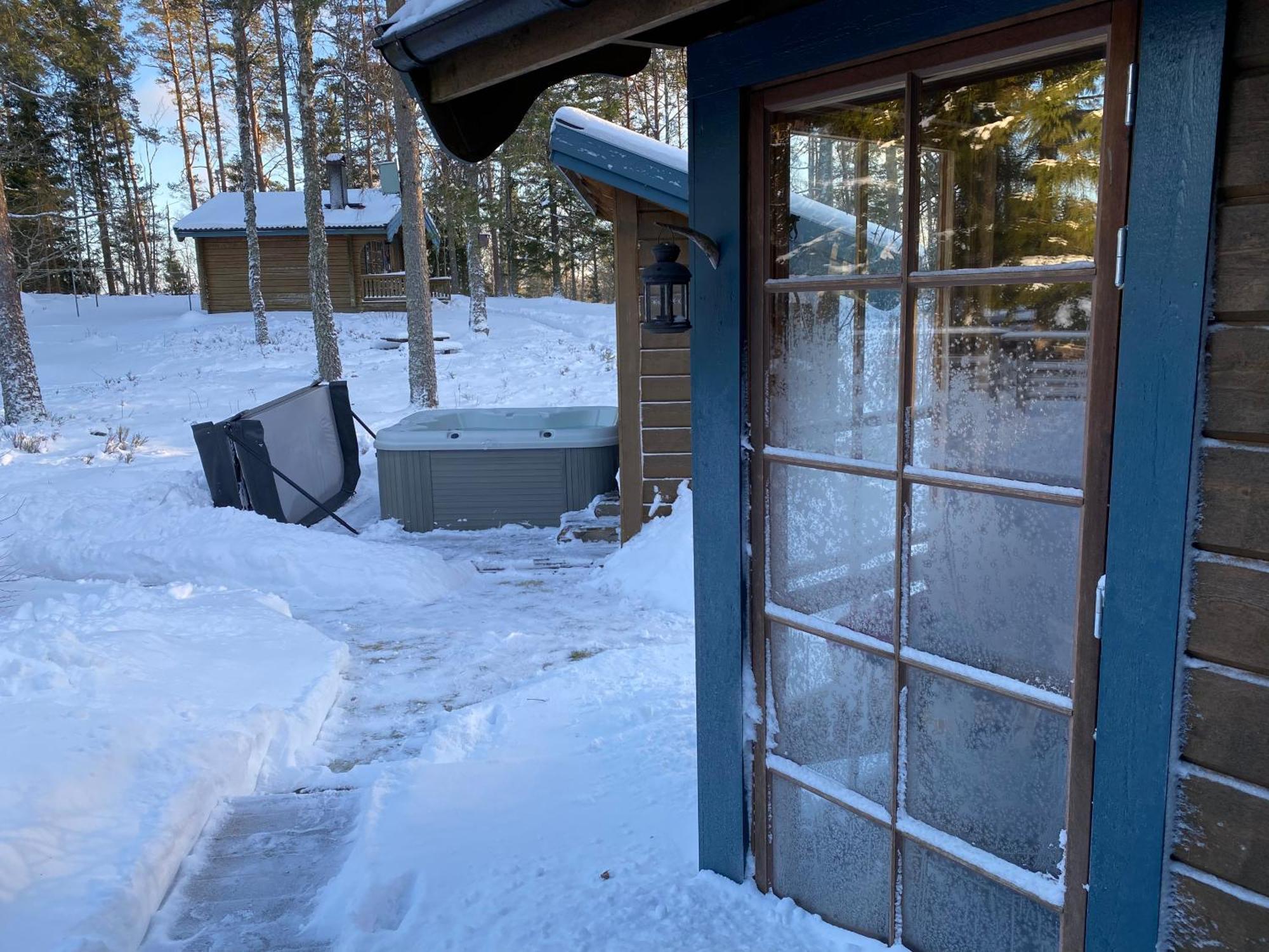 Timrad Stuga I Kanten Av Skogen Med Spa Moejlighet Mullsjo Luaran gambar