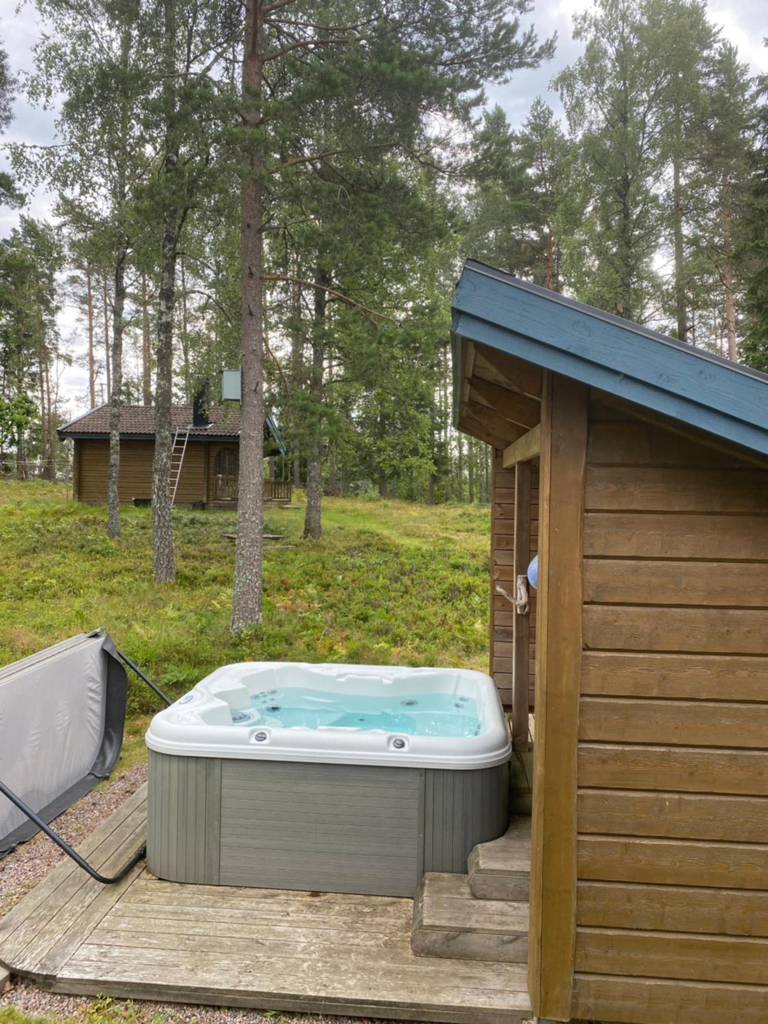 Timrad Stuga I Kanten Av Skogen Med Spa Moejlighet Mullsjo Luaran gambar