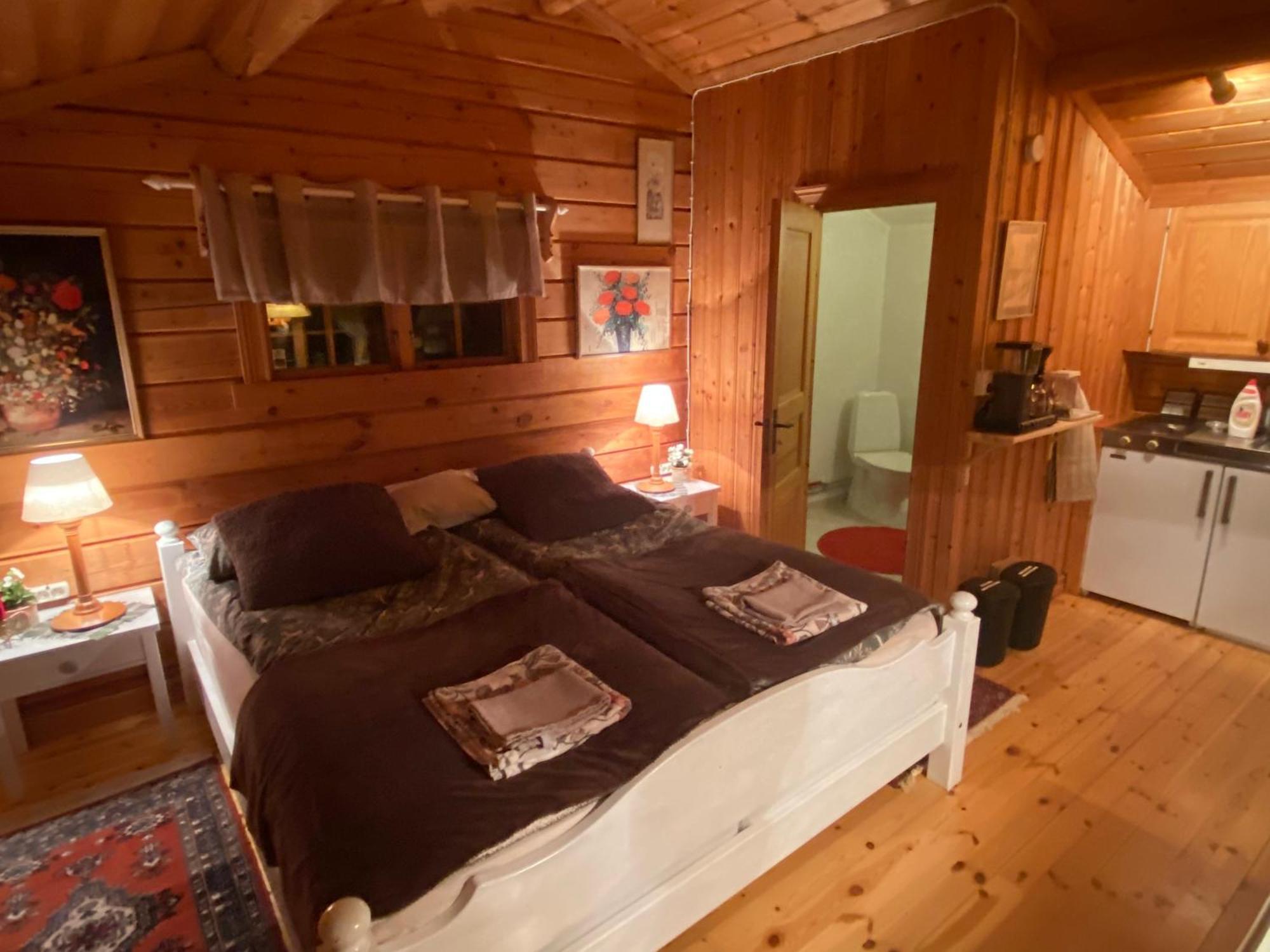 Timrad Stuga I Kanten Av Skogen Med Spa Moejlighet Mullsjo Luaran gambar