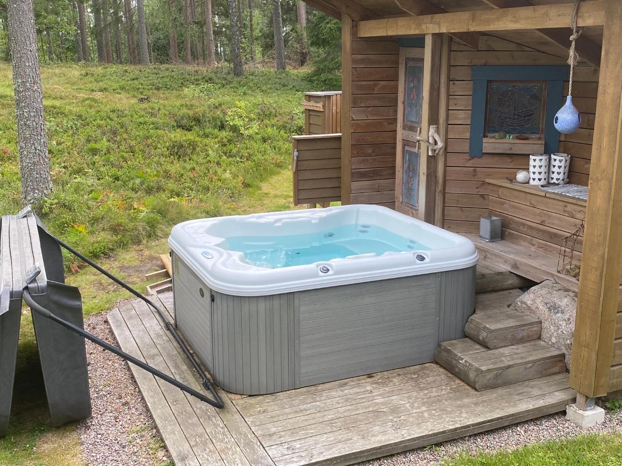 Timrad Stuga I Kanten Av Skogen Med Spa Moejlighet Mullsjo Luaran gambar