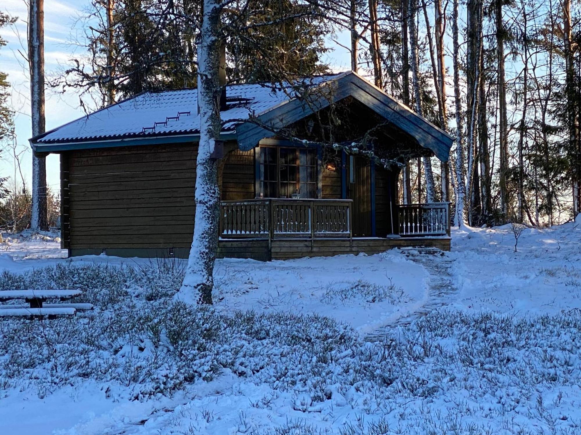 Timrad Stuga I Kanten Av Skogen Med Spa Moejlighet Mullsjo Luaran gambar